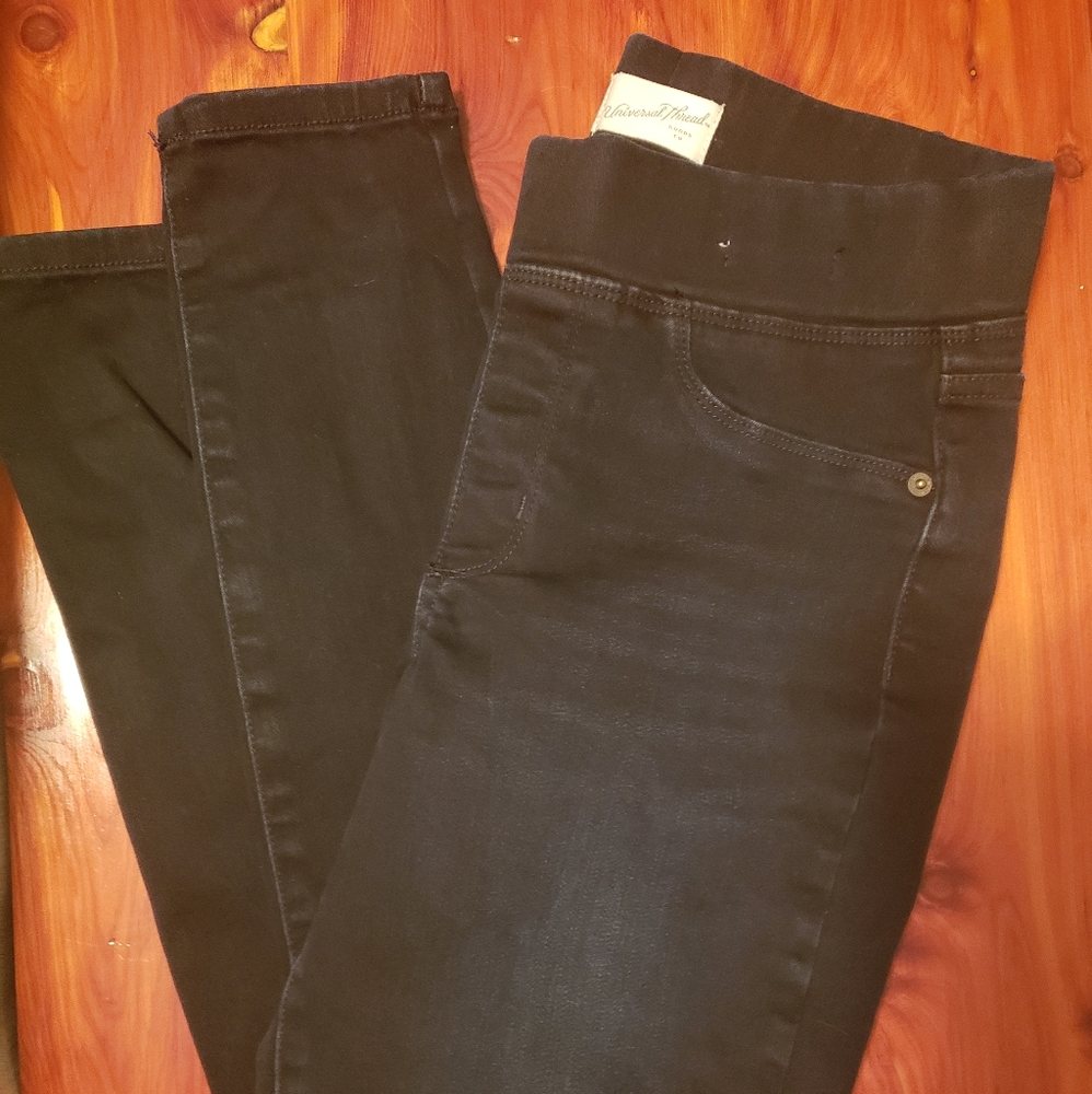 Universal thread dark wash jegging